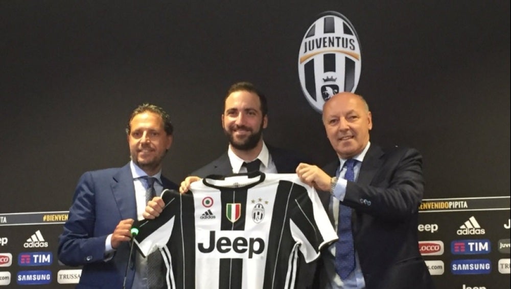 Higuaín, presentado como jugador de la Juventus