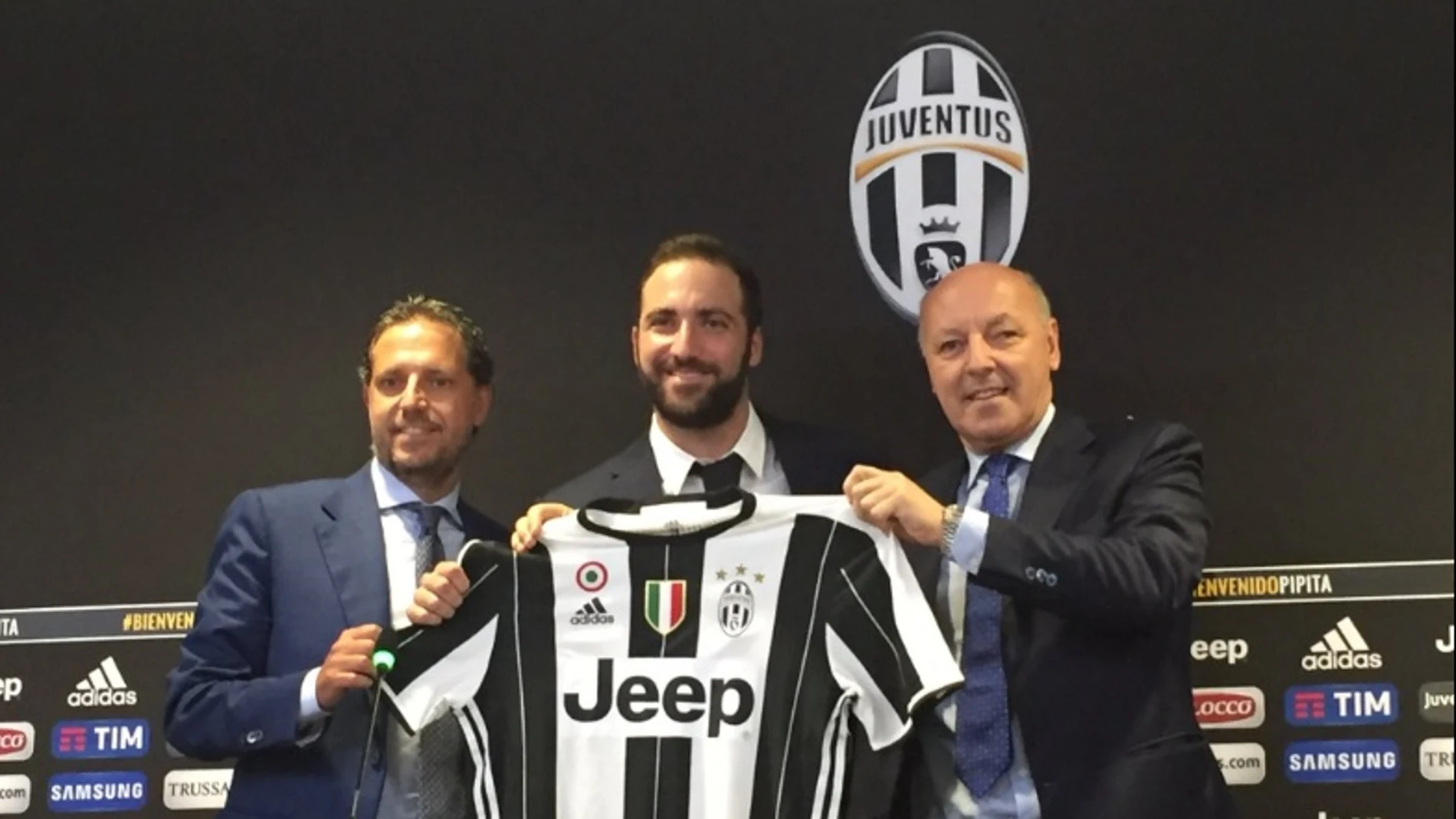 Higuaín, presentado como jugador de la Juventus Higuaín, presentado como jugador de la Juventus