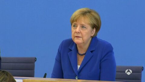 Frame 35.934581 de: MERKEL REFUGIADOS