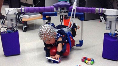 Desarrollan un robot que predice los movimientos para ayudar a bebés con parálisis cerebral