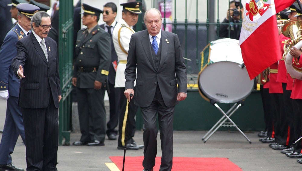 El rey emérito Juan Carlos asiste a la ceremonia de investidura del presidente peruano