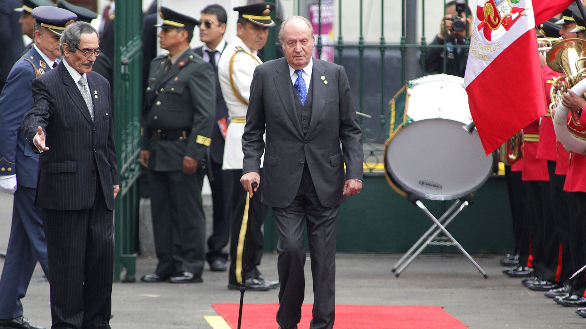 El rey em&eacute;rito Juan Carlos asiste a la ceremonia de investidura del presidente peruano