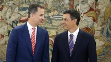 Pedro Sánchez y el rey Felipe VI, reunidos en Moncloa.