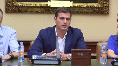 Rivera critica el egoísmo de Rajoy y Sánchez y les pide 