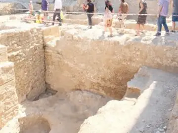 Descubren una muralla romana en una excavación en Tortosa Descubren una muralla romana en una excavación en Tortosa