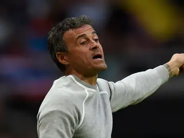 Luis Enrique da indicaciones en el duelo ante el Leicester Luis Enrique da indicaciones en el duelo ante el Leicester