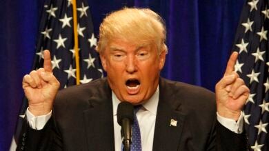 Semana demoledora para Donald Trump, que cae en picado frente a Clinton