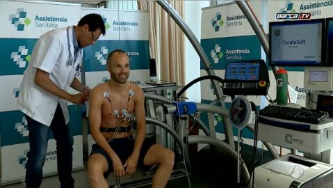 Iniesta pasa las pruebas m&eacute;dicas