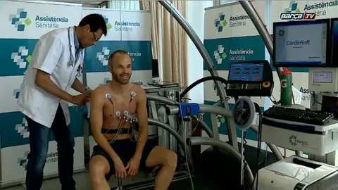 Iniesta pasa las pruebas médicas Iniesta pasa las pruebas médicas