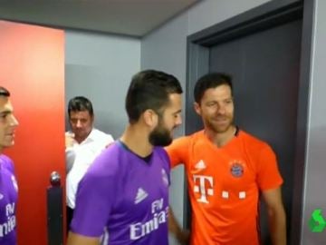 Xabi Alonso se reencuentra con sus compañeros del Real Madrid