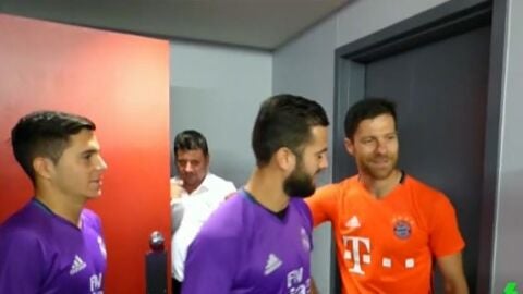 Xabi Alonso se reencuentra con sus compa&ntilde;eros del Real Madrid
