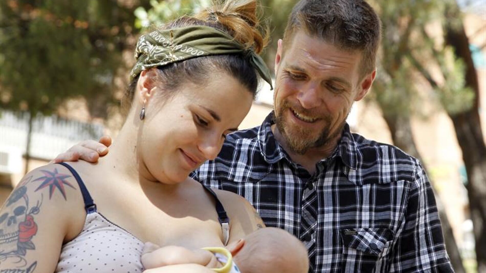  Ignacio Javierre y Mar&iacute;a Hern&aacute;ndez, padres del reci&eacute;n nacido al que quieren llamar Lobo, tras enterarse de que el nombre de su hijo ser&aacute; permitido