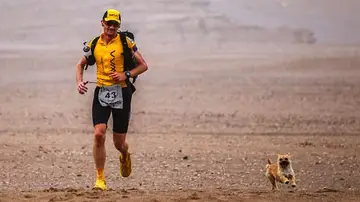 Ambos maratonistas corriendo Ambos maratonistas corriendo