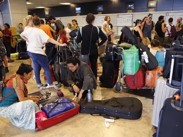 Mexicanos atrapados en el Aeropuerto de Madrid Mexicanos atrapados en el Aeropuerto de Madrid