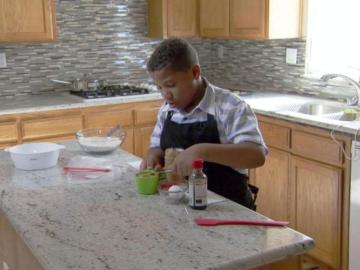 Jalen Bailey cocinando para conseguir dinero para comprar una casa para su madre