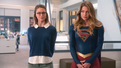 La identidad de Supergirl sana y salva