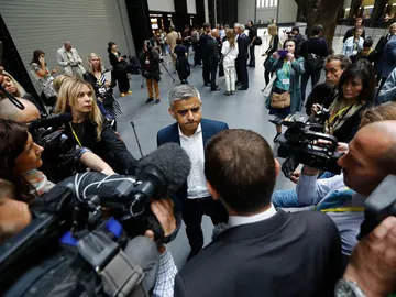 Sadiq Khan, alcalde de londres, en una comparecencia ante los medios Sadiq Khan, alcalde de londres, en una comparecencia ante los medios