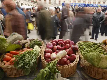 Los precios internacionales de los principales productos alimentarios experimentaron un ligero descenso en julio, tras cinco meses consecutivos de subidas Los precios internacionales de los principales productos alimentarios experimentaron un ligero descenso en julio, tras cinco meses consecutivos de subidas