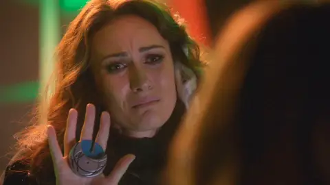 Kara descubre la verdad sobre su madre Kara descubre la verdad sobre su madre