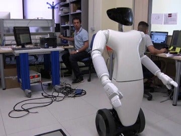 Frame 34.480502 de: Un robot mayordomo destinado a echar una mano en casa