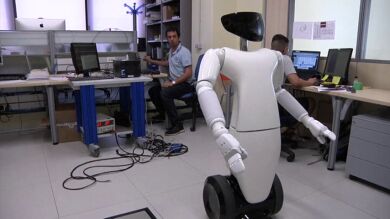 Diseñan un robot mayordomo destinado a ayudar en casa ordenando armarios o a sacar al perro a pasear
