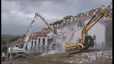 Comienza el derribo de 214 viviendas ilegales en el litoral de Cantabria