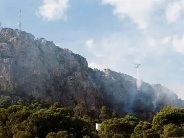 Incendio en la montaña de Rocamaura en Torroella de Montgrí Incendio en la montaña de Rocamaura en Torroella de Montgrí