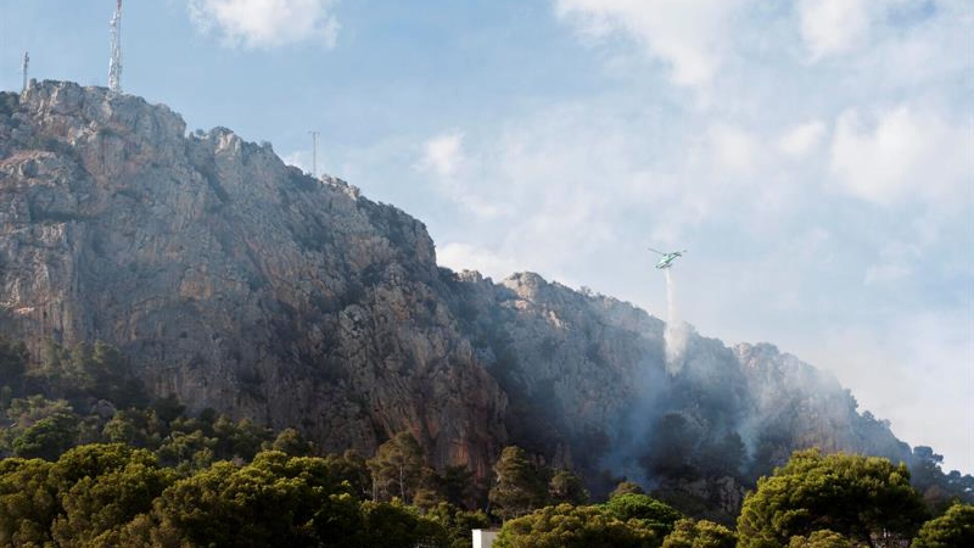 Incendio en la monta&ntilde;a de Rocamaura en Torroella de Montgr&iacute;