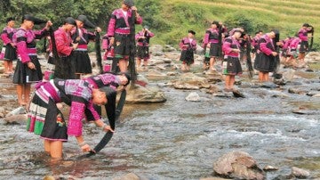 Las mujeres gozan de melenas de hasta dos metros