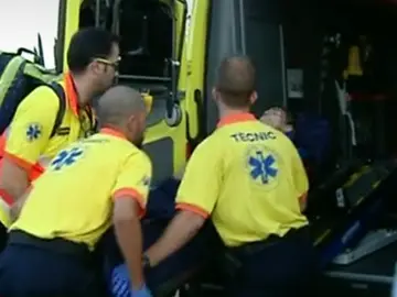 Un hombre apuñala a dos personas en la estación de Sants en Barcelona Un hombre apuñala a dos personas en la estación de Sants en Barcelona
