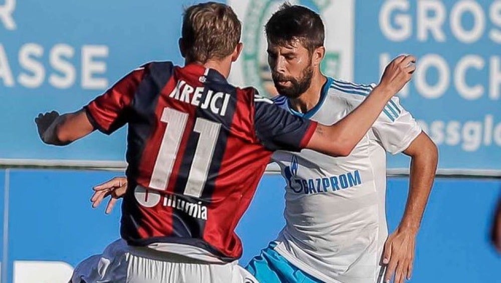 Coke en su debut con el Schalke frente al Bolonia