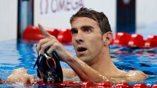 Michael Phelps celebra su oro en R&iacute;o 2016
