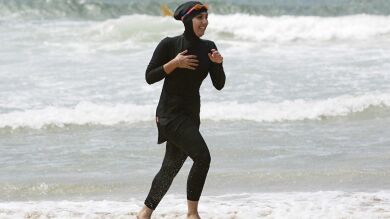 El Consejo de Estado francés suspende la prohibición del 'burkini' en un municipio francés
