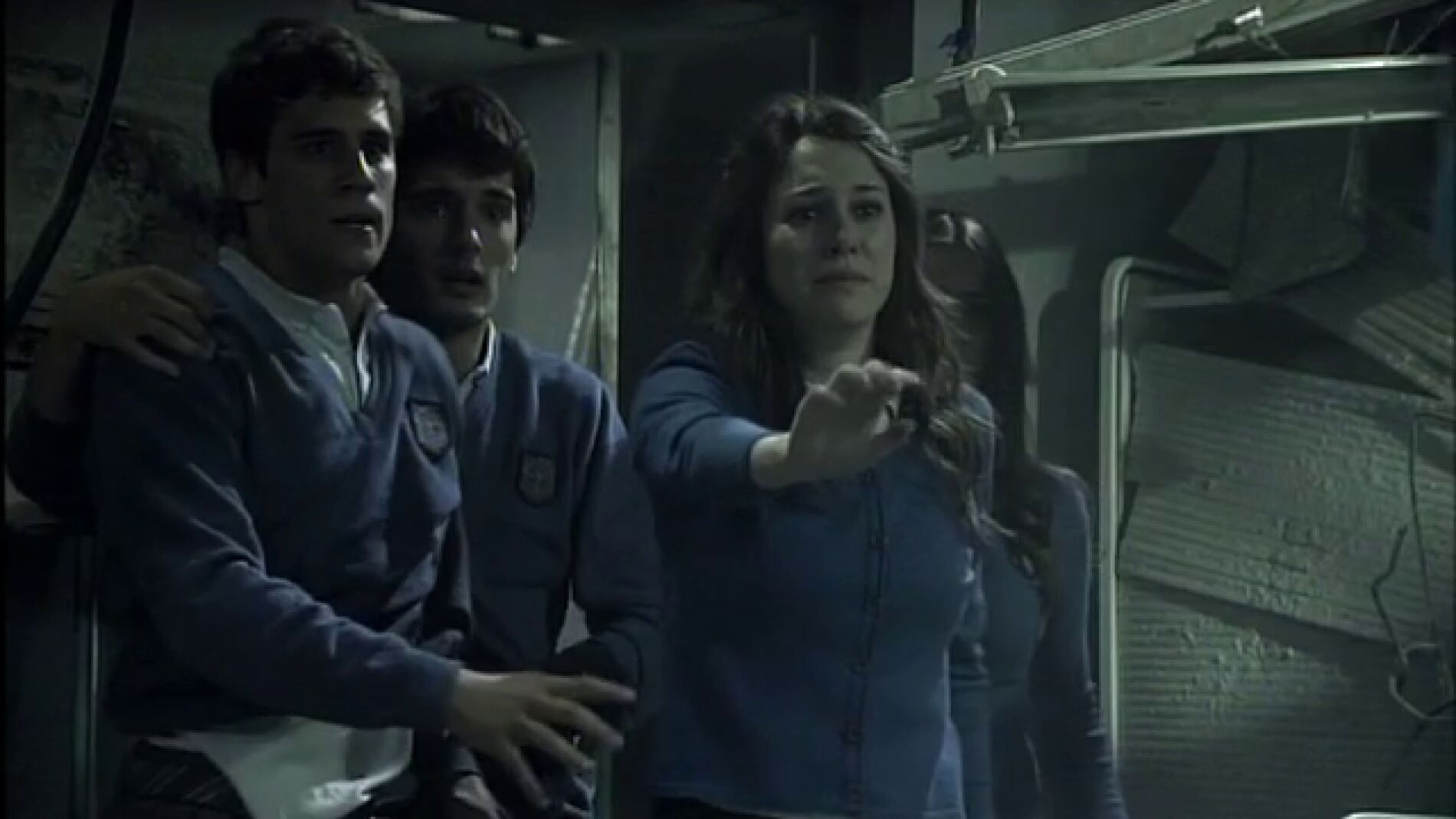 Frame 135.339883 de: Roque enca&ntilde;ona a los chicos