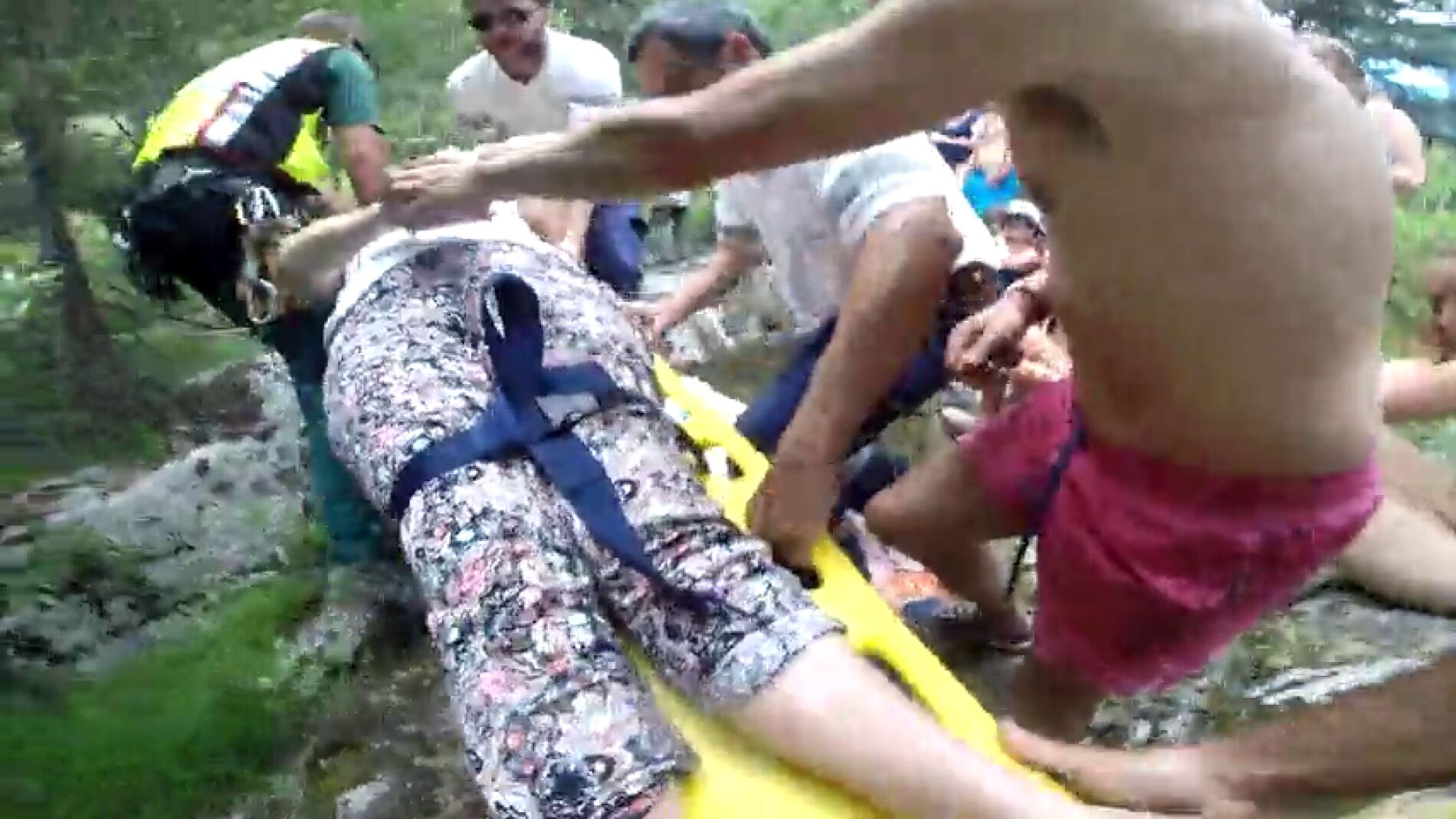Frame 12.608211 de: As&iacute; trabajan los grupos de rescate de monta&ntilde;a de la Guardia Civil