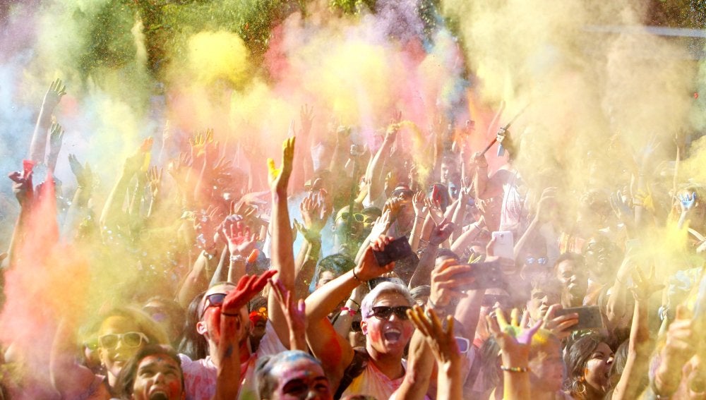 Un momento del festival de los colores Monsoon Holi Madrid