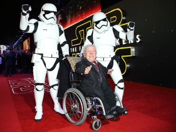 Kenny Baker en la presentación de 'Star Wars: El despertar de la fuerza' en Londres