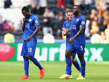 Los jugadores del Leicester lamentan la derrota ante el Hull