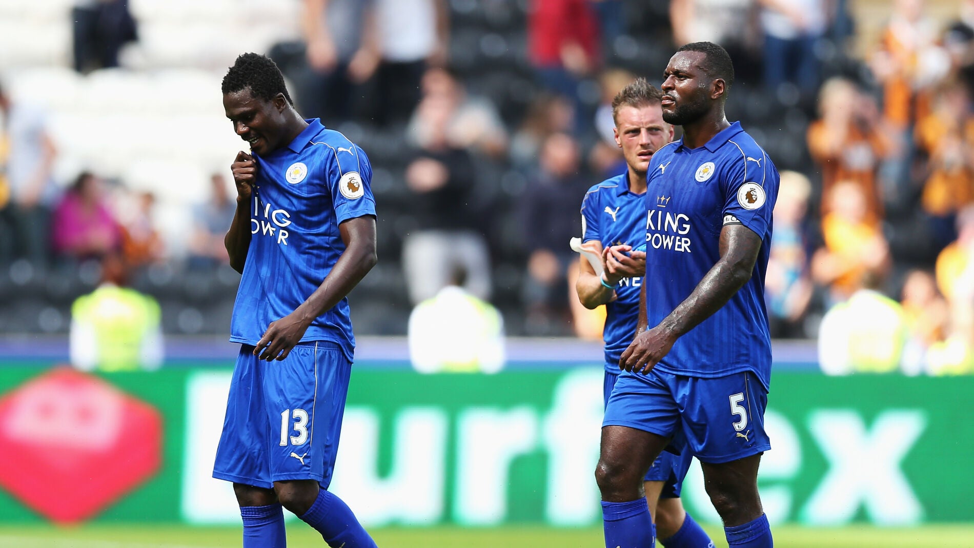 Los jugadores del Leicester lamentan la derrota ante el Hull