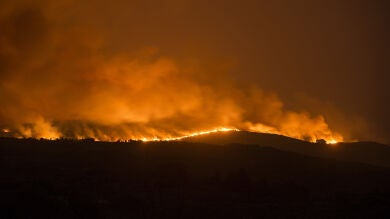 Después de más de 6.000 hectáreas arrasadas por el fuego, solo queda un incendio por controlar en Galicia