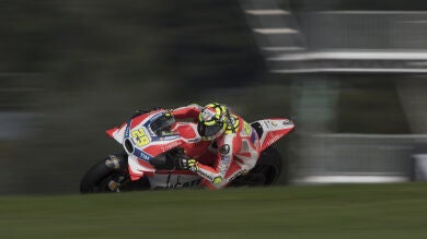 Iannone se impone en el GP de Austria con Dovizioso segundo y Lorenzo tercero