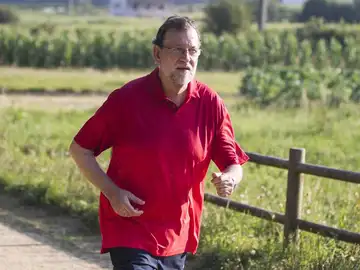 Mariano Rajoy, en su paseo matutino Mariano Rajoy, en su paseo matutino