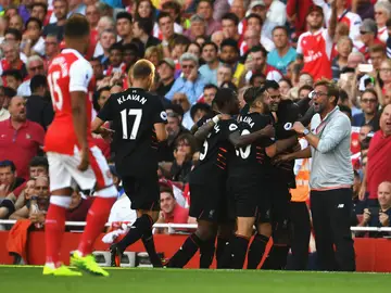 Los jugadores del Liverpool celebrando un gol con Jürgen Klopp Los jugadores del Liverpool celebrando un gol con Jürgen Klopp