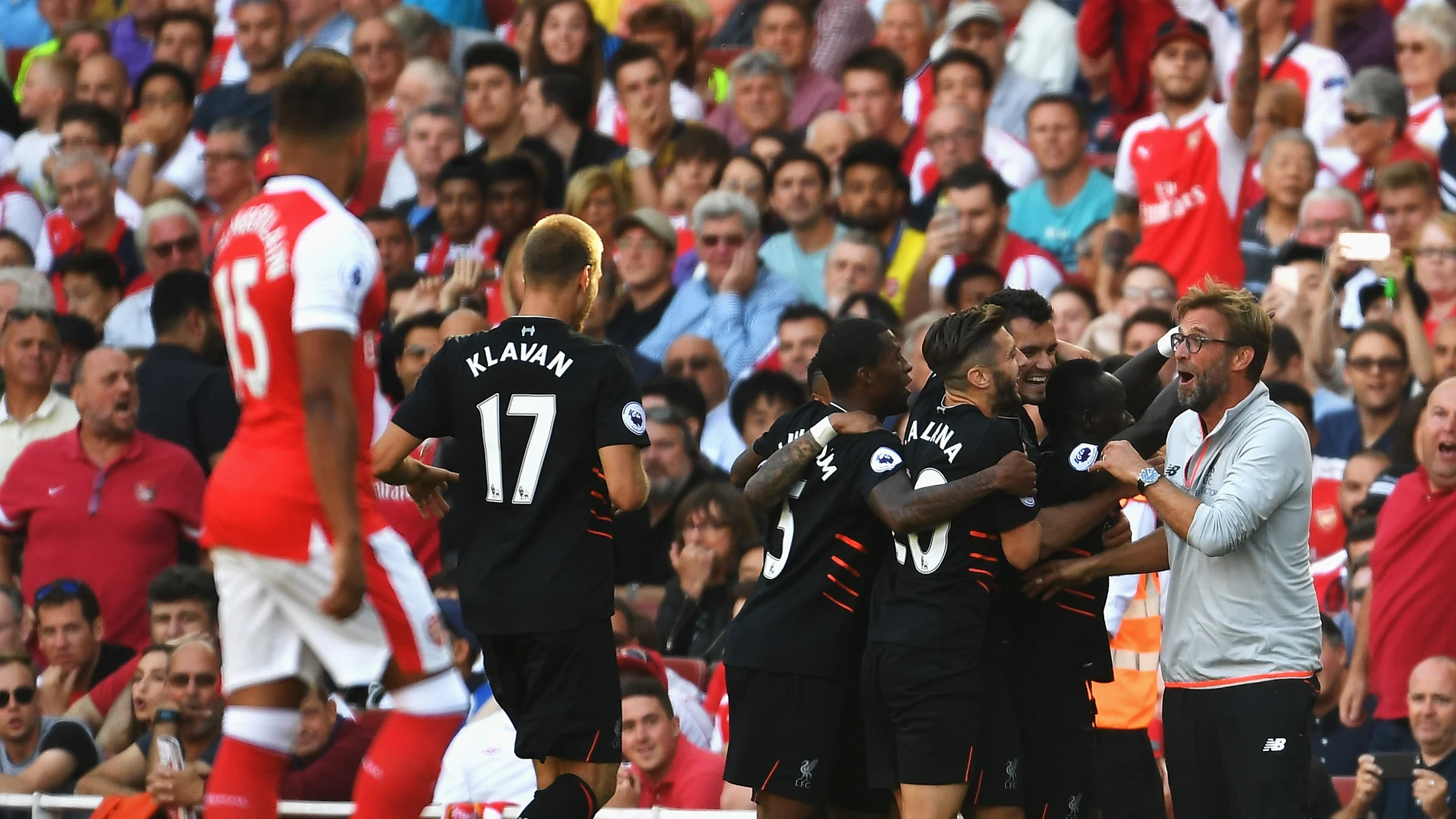 Los jugadores del Liverpool celebrando un gol con Jürgen Klopp Los jugadores del Liverpool celebrando un gol con Jürgen Klopp