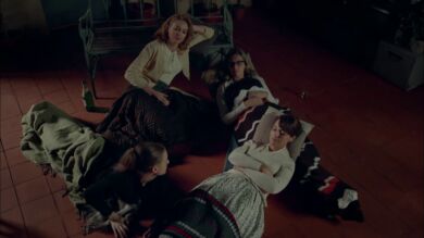 Las chicas Velvet ven juntas la lluvia de estrellas