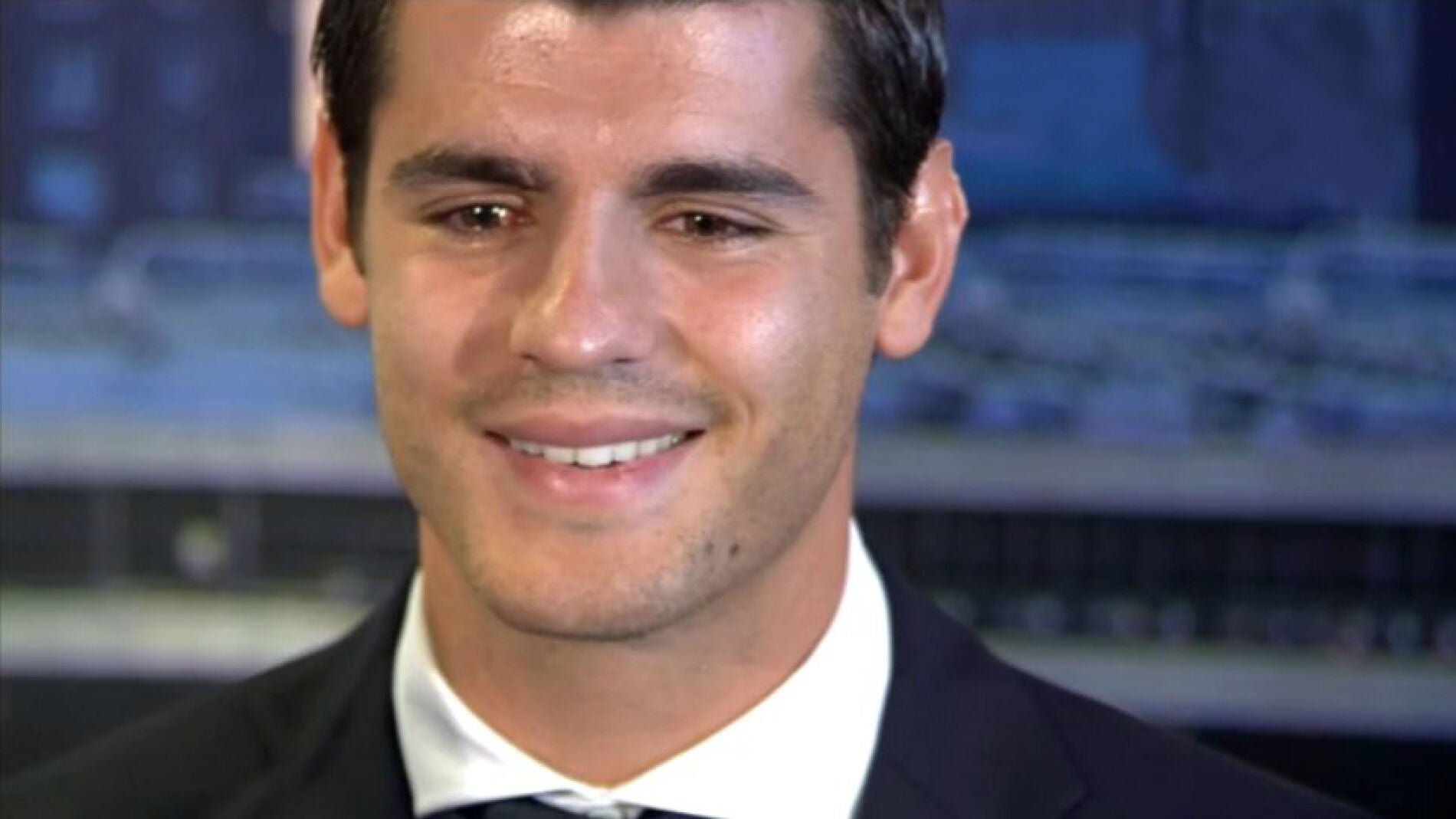 Morata llora durante su presentaci&oacute;n