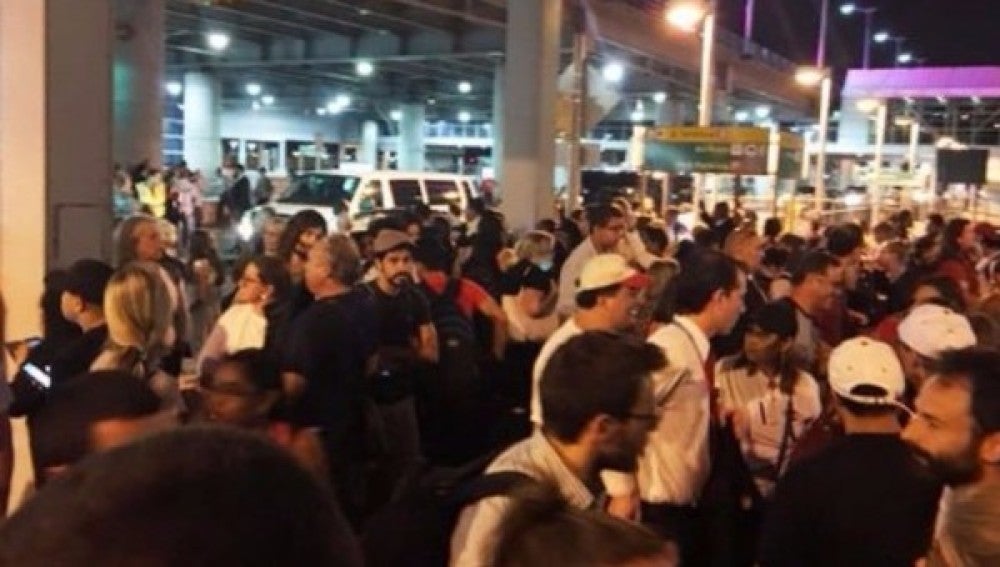 La terminal 8 del aeropuerto JFK es evacuada