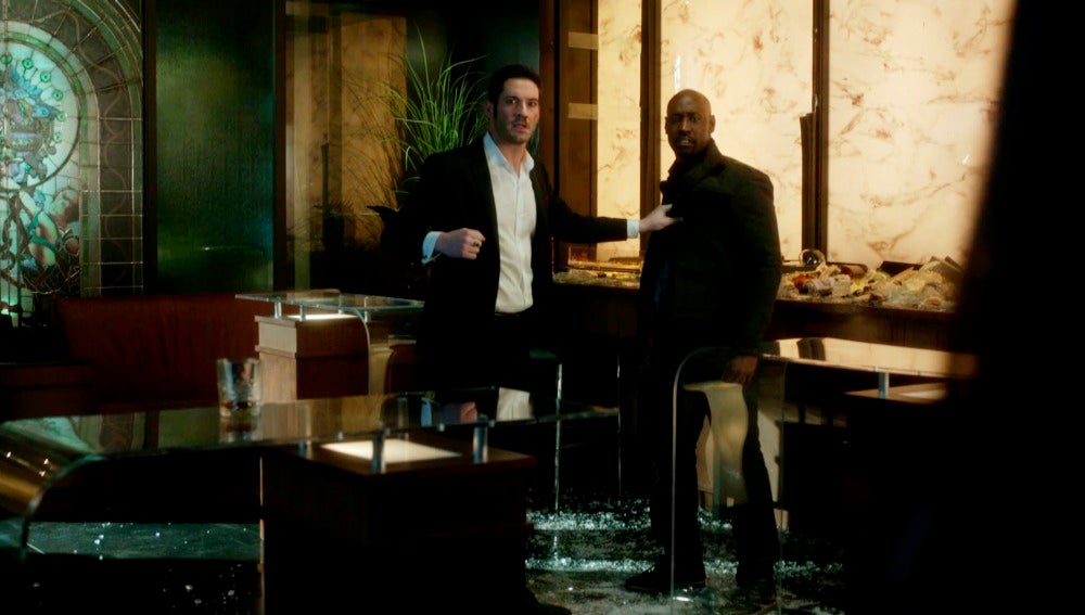 Lucifer y Amenadiel pelean por Maze