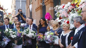 Los políticos madrileños participan en la ofrenda floral a la Virgen de la Paloma 