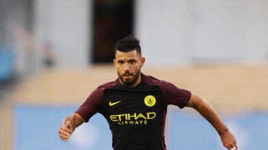 El 'Kun' Agüero falla dos penaltis en sólo 12 minutos ante el Steaua de Bucarest